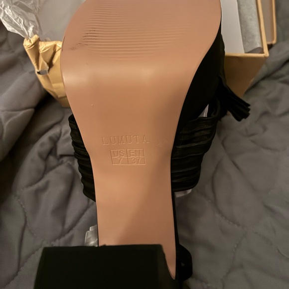 Elegant Black Platform Sandals with Ankle Strap - Picture 4 of 4